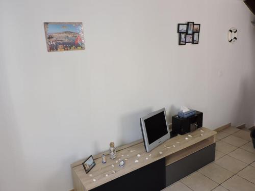 Televisyen dan/atau pusat hiburan di Maison quartier pointe-courte à Sète