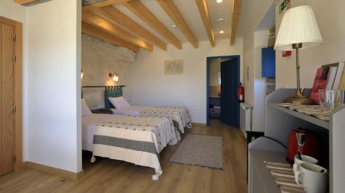 a bedroom with two beds in a room at Quinta Ecológica da Peneda Agroturismo by Peneda ecofarm in Arcos de Valdevez