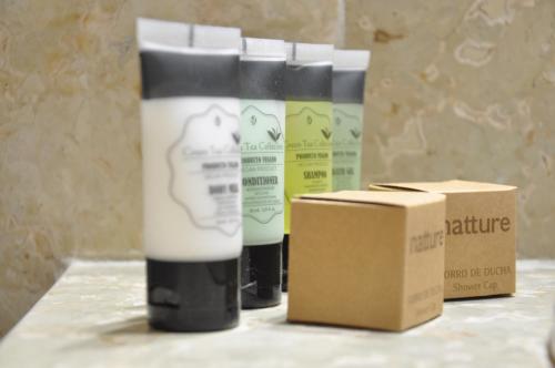 a box and a bottle of hair care products on a table at NEO HOTEL in Caravaca de la Cruz