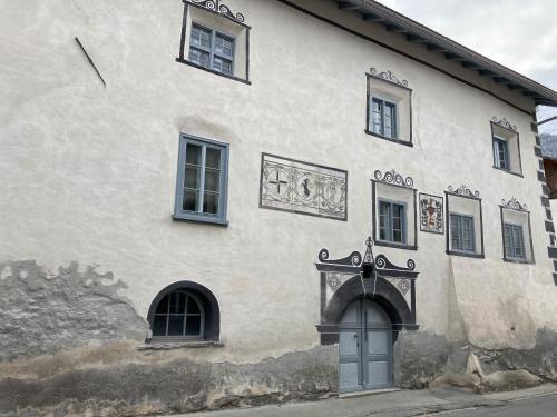 a large white building with a door and windows at Ferienwohnung Banca Veglia in Sta Maria Val Müstair