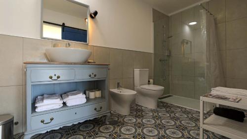 a bathroom with a sink and a toilet and a shower at Quinta Ecológica da Peneda Agroturismo by Peneda ecofarm in Arcos de Valdevez