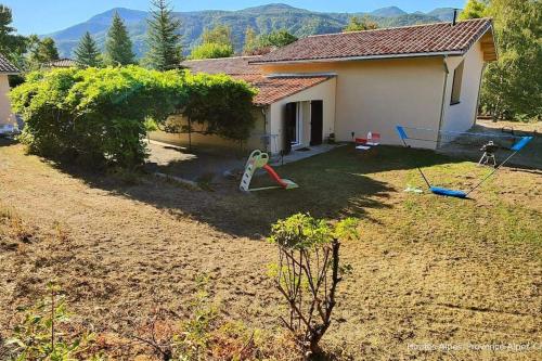 Gallery image of Appartement moderne en rez de jardin - La Cascade in Lettret