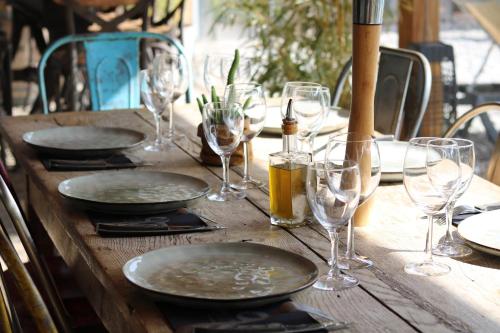 Gallery image of Lodges en Provence - Ecogîtes & Restaurant insolites in Richerenches