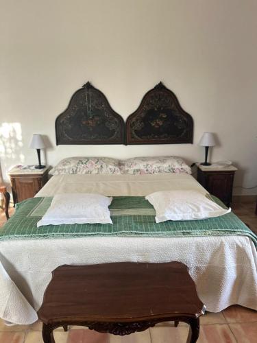 a bedroom with a large bed with a wooden headboard at La finestra sul limone in Castelvetrano Selinunte