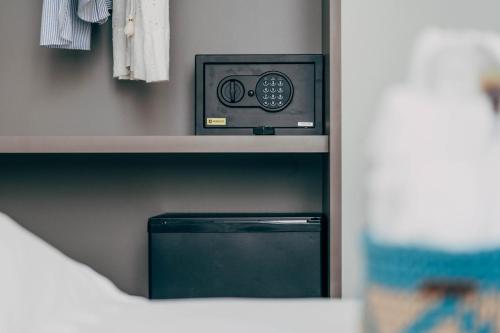 a microwave sitting on a shelf in a room at Villa Giulietta Hotel in Castiglioncello