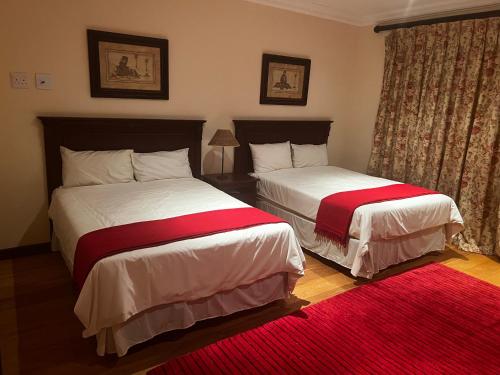 Postel nebo postele na pokoji v ubytování iDube Lodge Walkersons