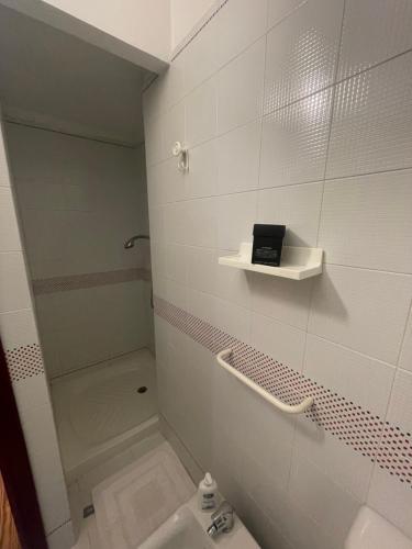 a bathroom with a shower and a toilet and a sink at APPARTAMENT LONDON PARK in Bordighera