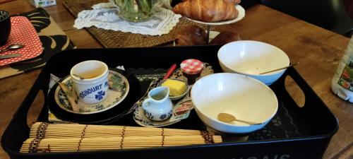 a black tray with bowls and cups on a table at Campagne et Mer in Saint-André-de-Lidon