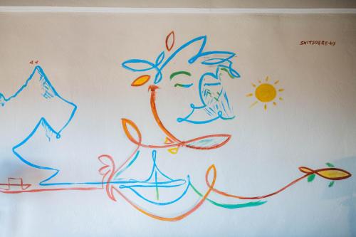 a drawing of a bird on a wall at Petra & Fos Boutique Hotel & Spa in Neon Oitilon