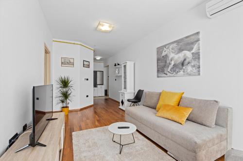 a living room with a couch and a table at Feniks Fažana apartman in Fažana