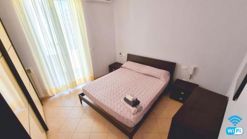a small bedroom with a bed in a room at Casa del Teatro in Brindisi