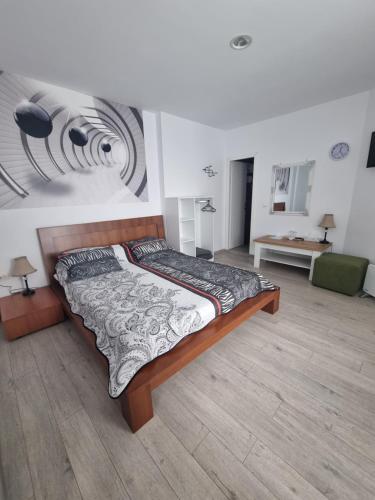 Ένα ή περισσότερα κρεβάτια σε δωμάτιο στο Casa Musceleana