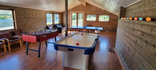 a room with a ping pong table and a game room at Pulpit Rock Hostel Vaulali in Tau