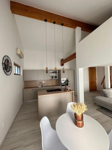 Honka's retreat - wooden beauty
