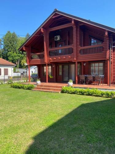 Honka's retreat - wooden beauty