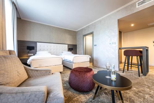 A bed or beds in a room at HOTEL EUROPA