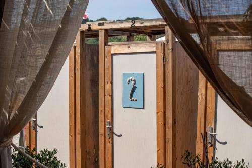 a door with a seahorse on it at Case vacanza Barbatoja in Fetovaia