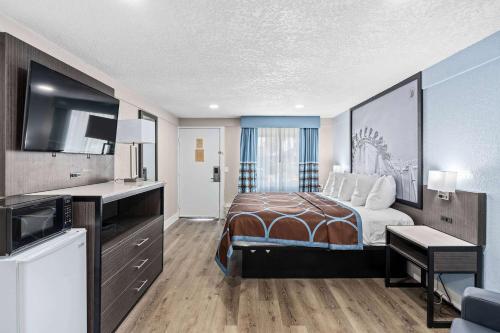 Super 8 by Wyndham Kissimmee-Orlandoにあるベッド