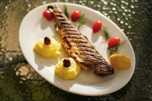 Makanan di atau berdekatan rumah tamu ini