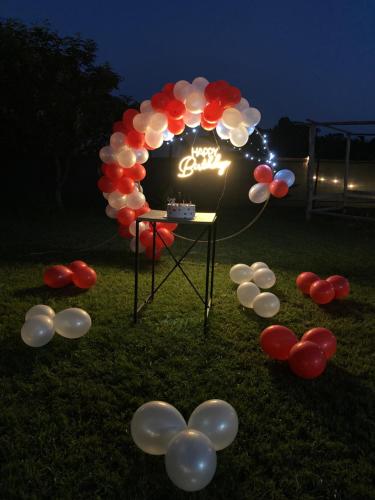 a table with balloons and a sign that says sorry at Baraqa hoolbox in Fethiye