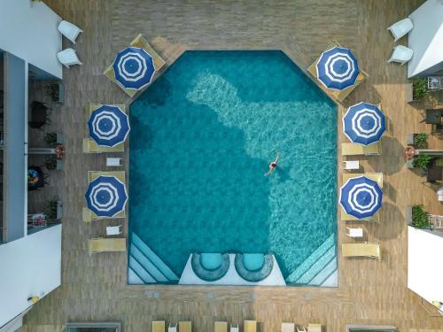 a swimming pool with a person in the water at Residence Picalè in Alghero