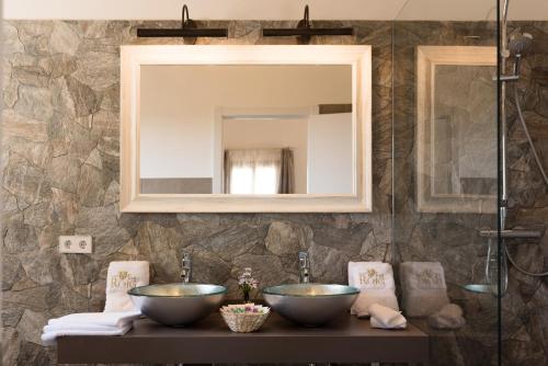 a bathroom with two bowls on a counter with a mirror at Casa Font i Roig in Maria de la Salut