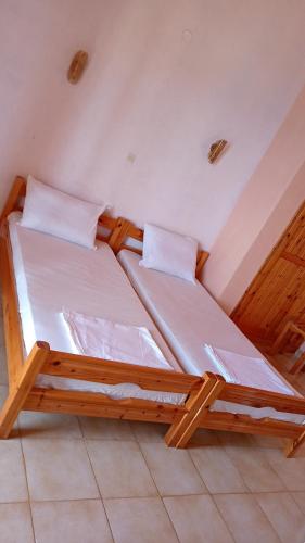 Postel nebo postele na pokoji v ubytování Corfu Bay sea view apartments 100m from the beach