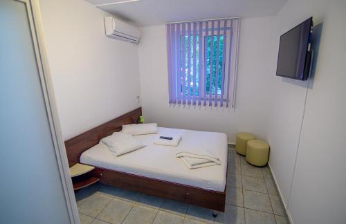Tempat tidur dalam kamar di Hotel Proton