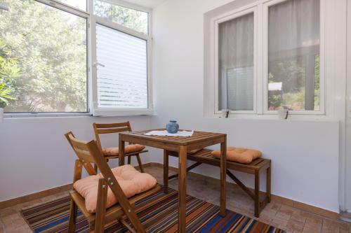 Apartment Oto Njivice by EL-PI TOURS