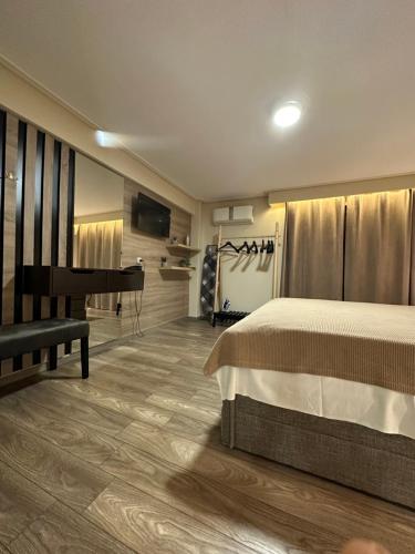 Ένα ή περισσότερα κρεβάτια σε δωμάτιο στο kondoulis APARTMENT 2