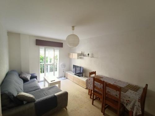 Zdjęcie z galerii obiektu Apartamento cerca de La Caleta w Kadyksie