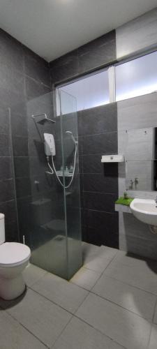 Ένα μπάνιο στο Homestay Kota Bharu ONE SERIBONG near Mydin mall Tunjong & Wakaf Che Yeh