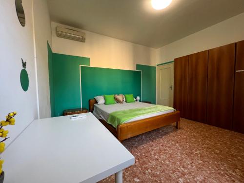 a bedroom with a bed and a green wall at VERONA CENTRO MARIA's HOUSE in Verona