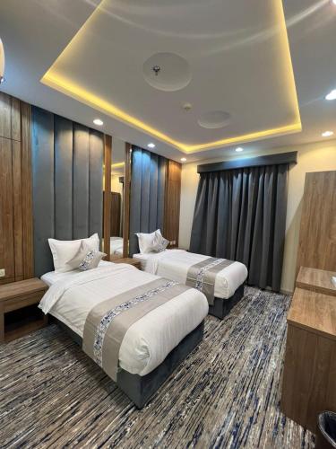 a hotel room with two beds in a room at أبراج المصايف للشقق المخدومة in Taif