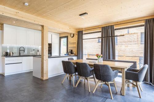 Una cocina o zona de cocina en Kreischberg Pool Villas & Penthouses by ALPS RESORTS