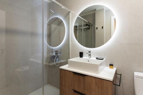 a bathroom with a sink and a mirror at Apartamento Roca Paraíso De Agaete Con Vistas Panorámicas in Agaete