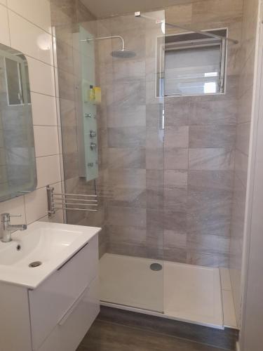 Deep Blue tesisinde bir banyo