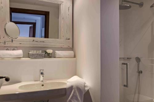 Koupelna v ubytování StayCatalina Boutique Hotel-Apartments