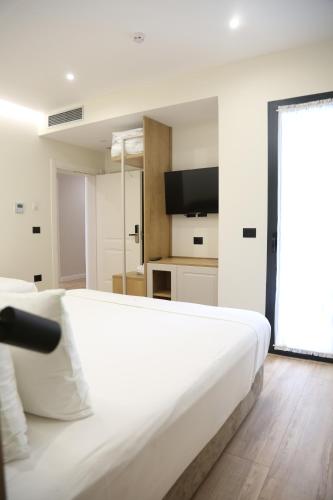 TV a/nebo společenská místnost v ubytování B&B Champagne, Vlore Bay