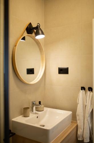 Ένα μπάνιο στο Seaside Elegance Suites
