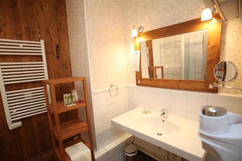 Gallery image of Hôtel Restaurant La Ferme in Les Rousses