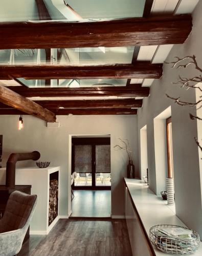 a living room with wooden ceilings and wood beams at Chalet Sch-l-afbock in Markranstädt