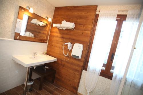 Gallery image of Hôtel Restaurant La Ferme in Les Rousses