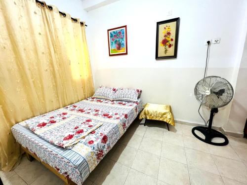 a bedroom with a bed and a fan at КВАРТИРА ВОЗЛЕ МОРЯ! in Haifa