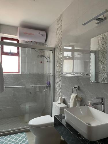 Keitylin Heights Apartments in Makindyeにあるバスルーム
