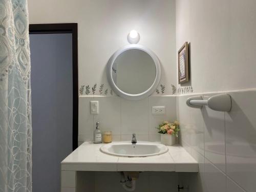 a bathroom with a sink and a mirror at La Posada Manabita in Portoviejo