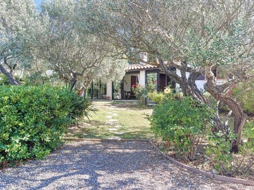a house with trees in front of a yard at VILLA DU VERDON VAR PROVENCE avec piscine et jardin - private in Régusse