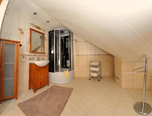 Kylpyhuone majoituspaikassa Klif Spa