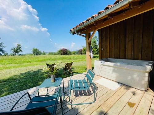 Fotografie z fotogalerie ubytování Dôme insolite Cèdre jacuzzi et petits déjeuners inclus v destinaci Lagraulet-du-Gers