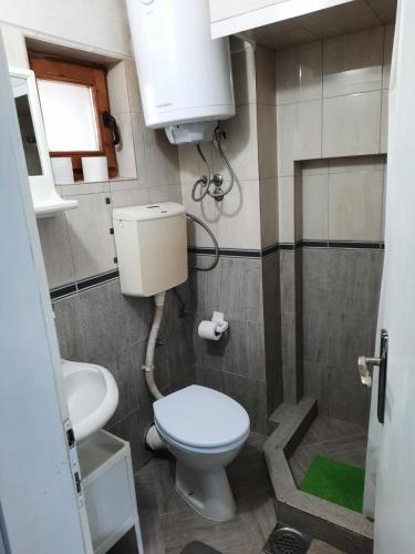 Un baño de Apartmani Biljana Lazić